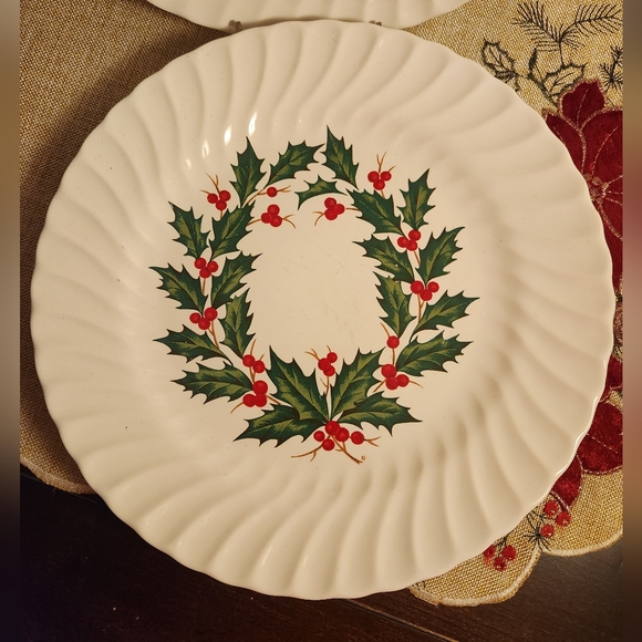 1970s Pottery Holly Berry Christmas Dinner Plates ~ Set of 2 - Picture 2 of 5